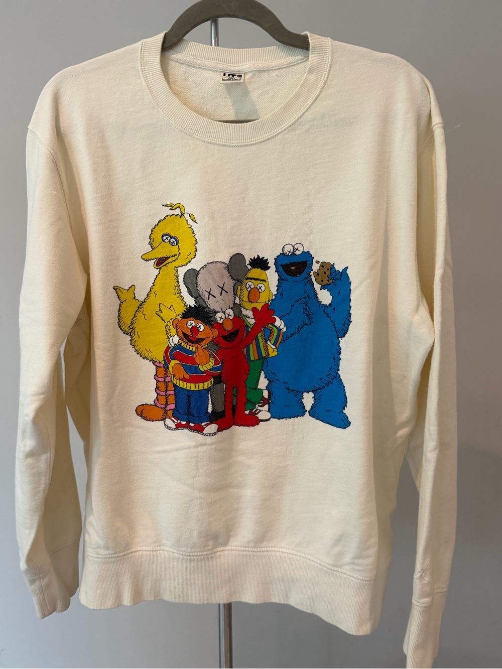 KAWS x Uniqlo x Sesame Street Group #2 Sweatshirt 2018 Y2K unisex large L - Picture 5 of 10
